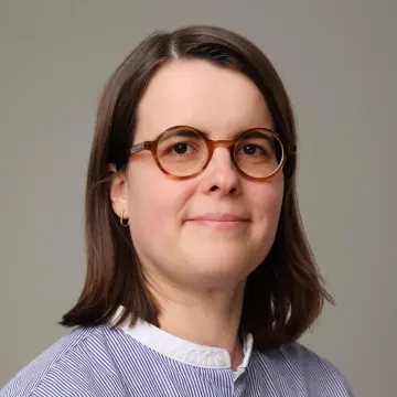 Einzelporträt von der stellvertretenden Schulleitung Sarah Kitza
